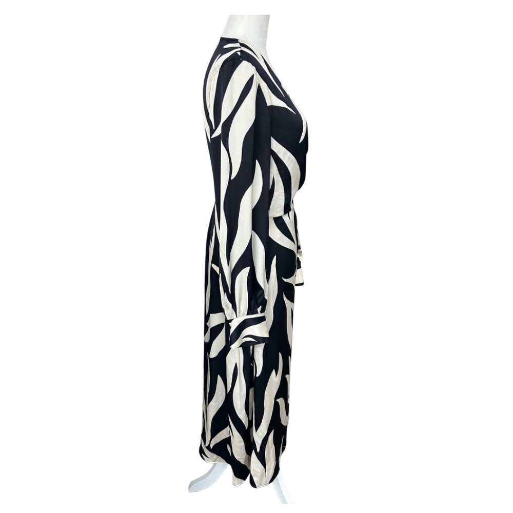 H&M Navy and Cream Abstract Print Wrap Dress Long Sleeve Size Medium - Picture 3 of 11